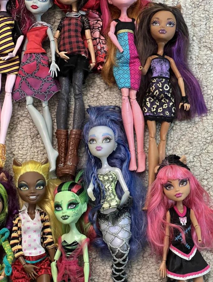Monster High Doll Lot (54 Dolls) – Extra Clothes, Shoes, Accessories, Stands & More!
