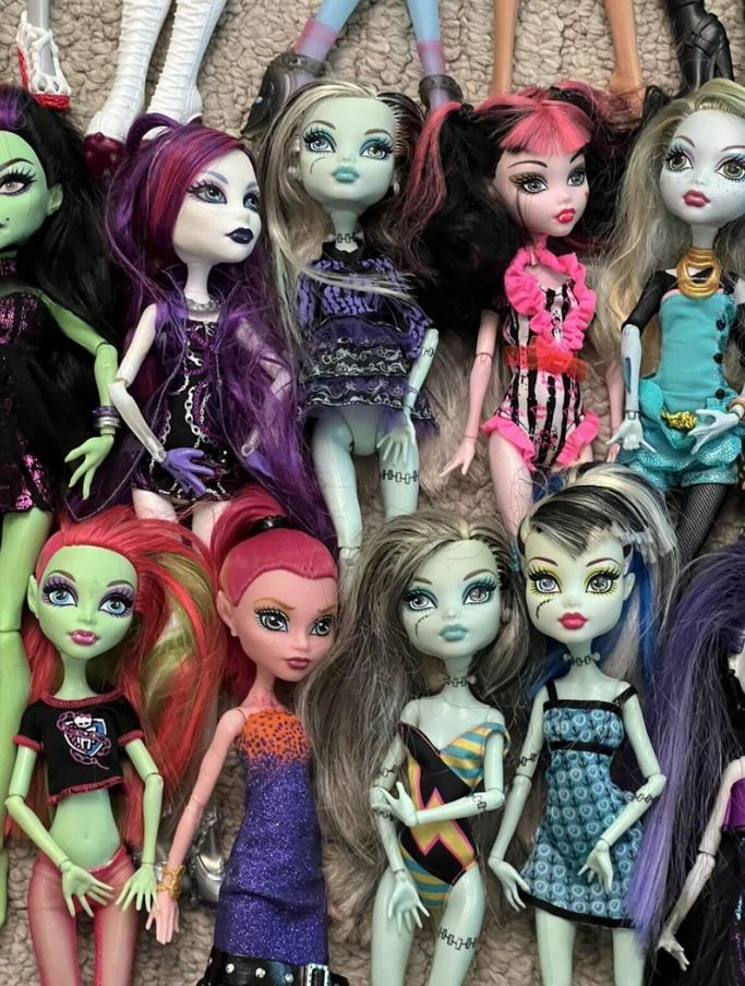 Monster High Doll Lot (54 Dolls) – Extra Clothes, Shoes, Accessories, Stands & More!